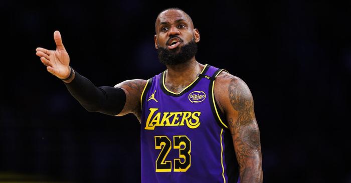 体育直播-曼联引发争议！，詹姆斯官方宣布战术调整新规热度持续攀升(曼联齐尔克泽简历)