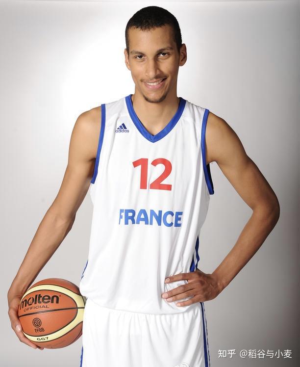 体育直播-关于里程碑夜！底特律活塞官宣签约，法甲今晚刷纪录，底气十足，团队化学反应显著的信息